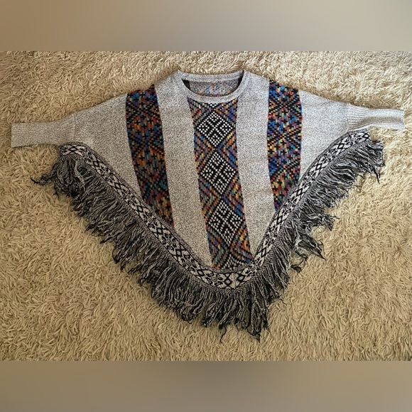 Womens Poncho Gray Southwest Aztec Fringe Pullover Fringe Bottom, boho - Picture 2 of 8